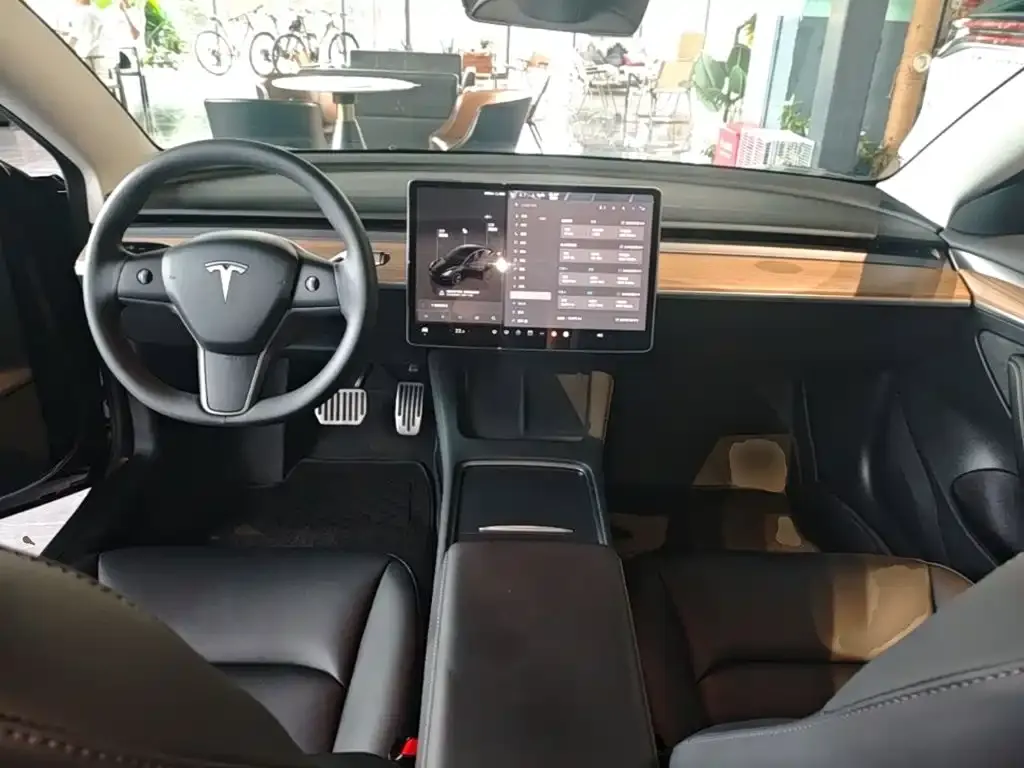 Tesla Model 3 — фото 5