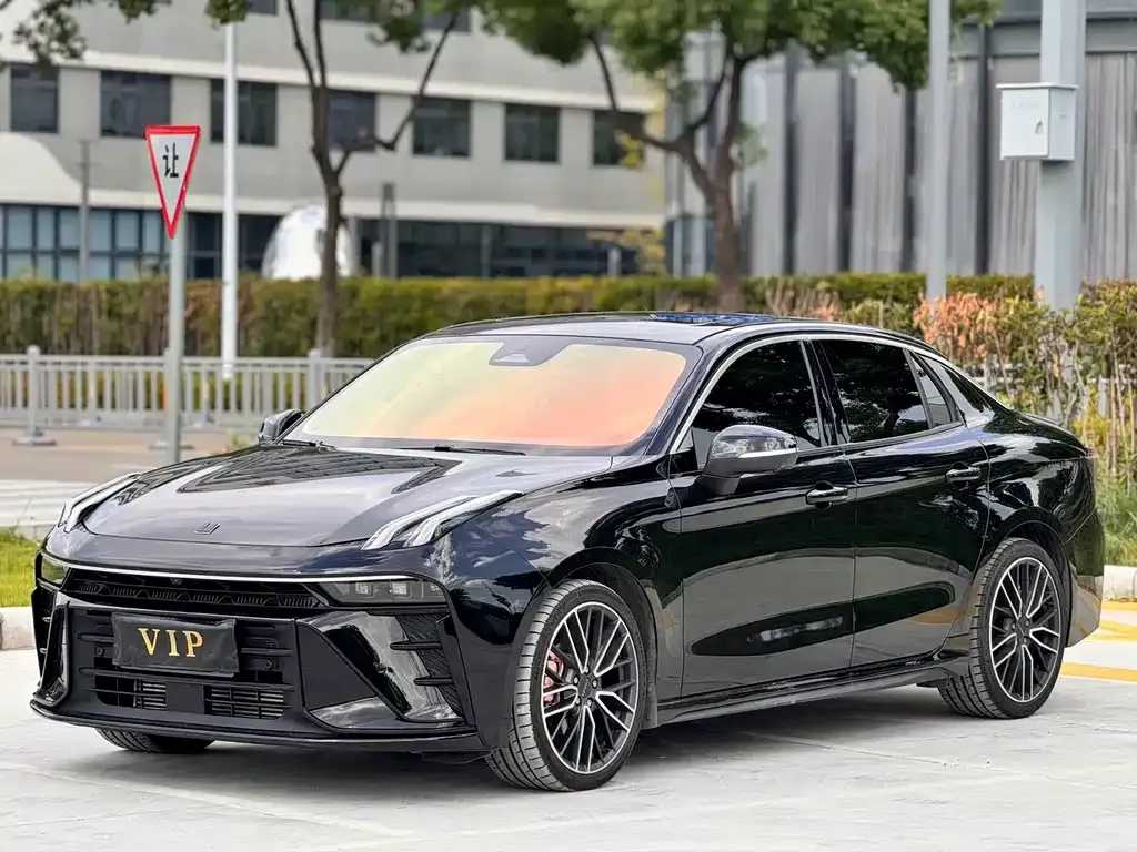 Lynk & Co 03