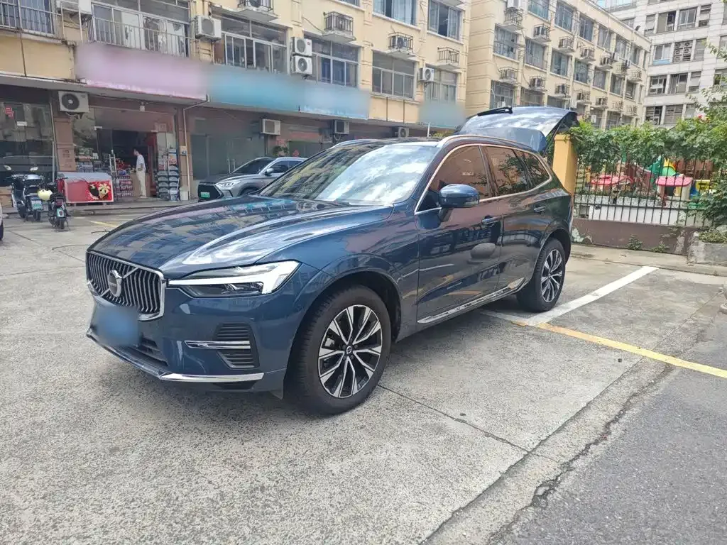 Volvo XC60 — фото 1