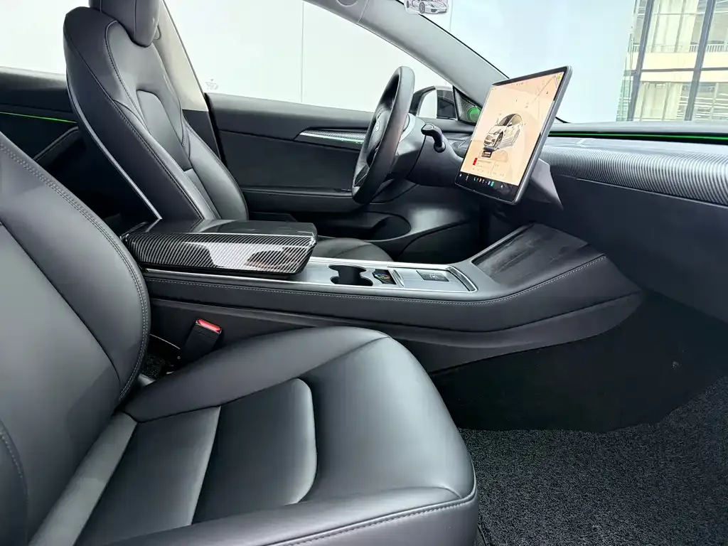 Tesla Model 3 — фото 9