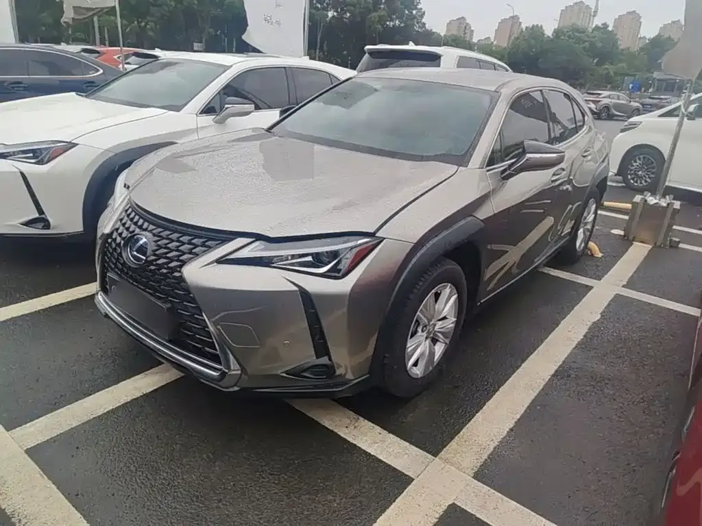 Lexus UX — фото 1