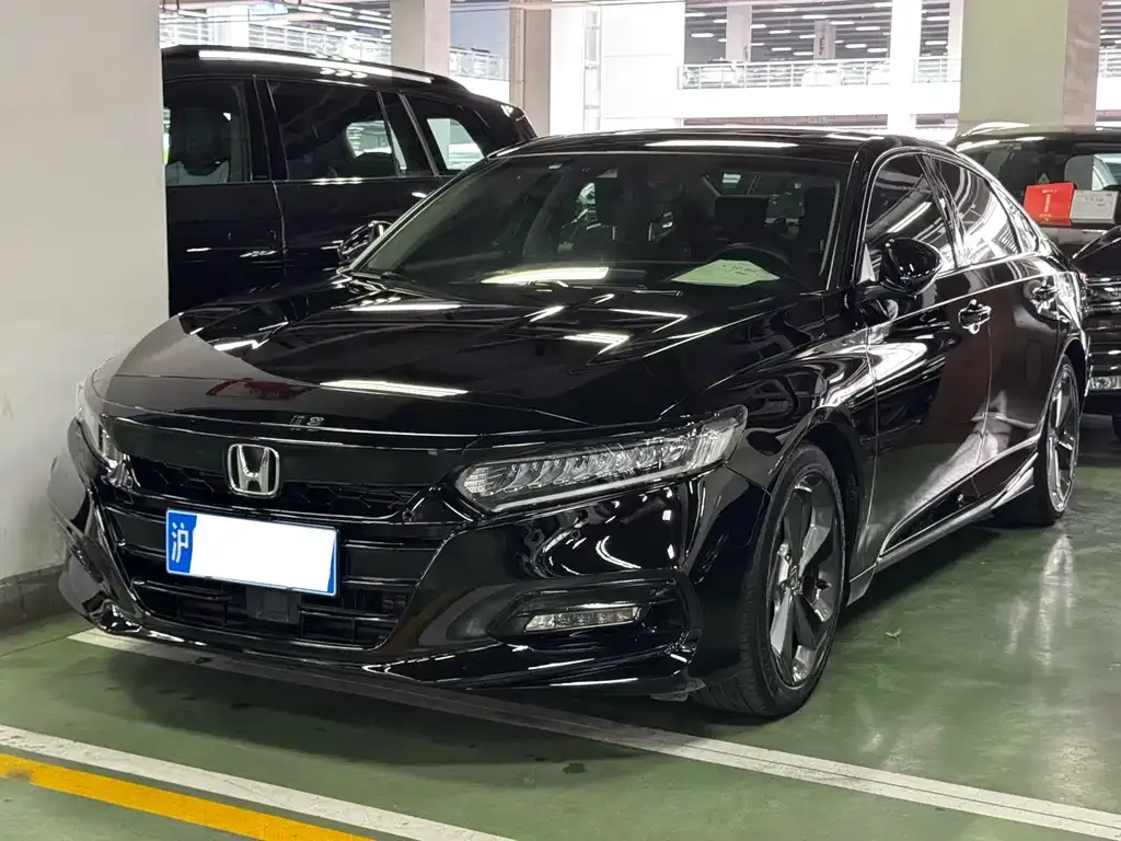 Honda Accord — фото 1