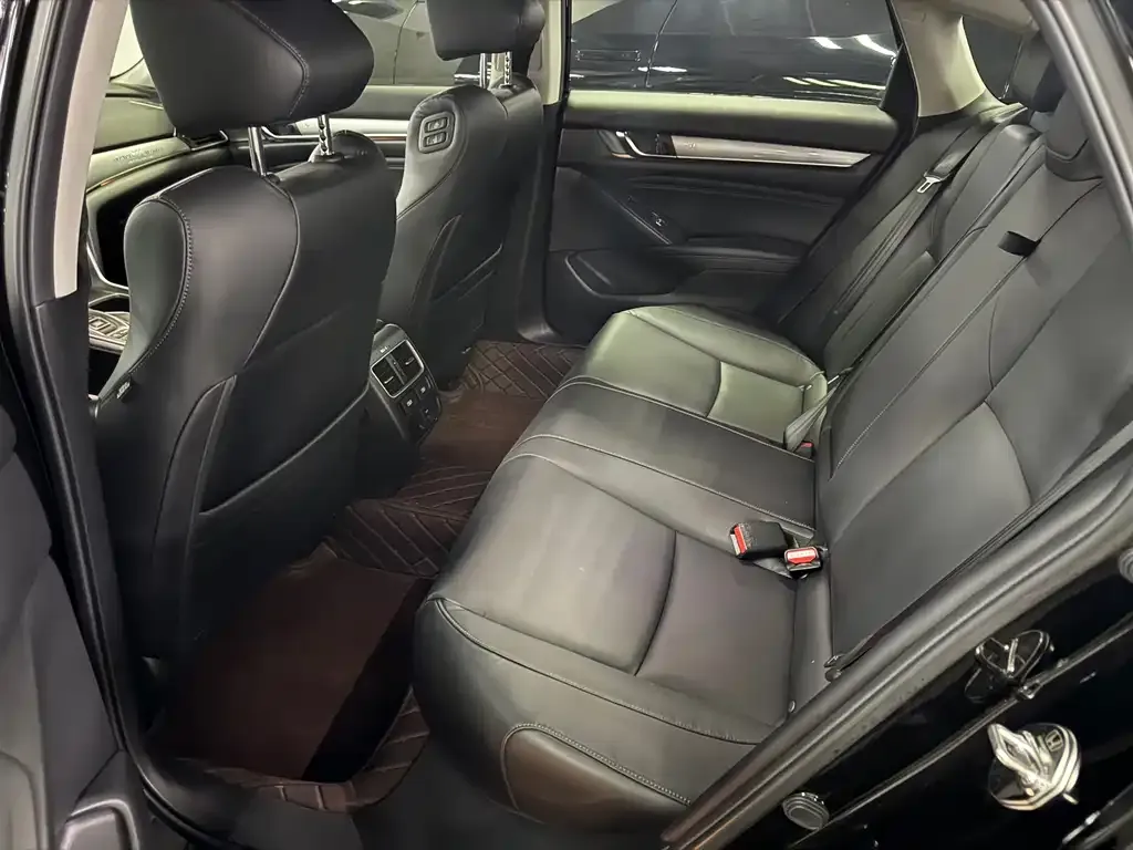 Honda Accord — фото 9