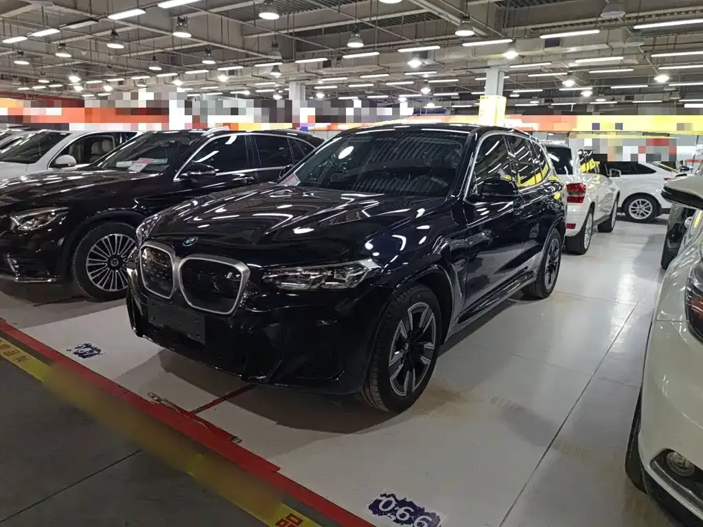 BMW iX3 — фото 1