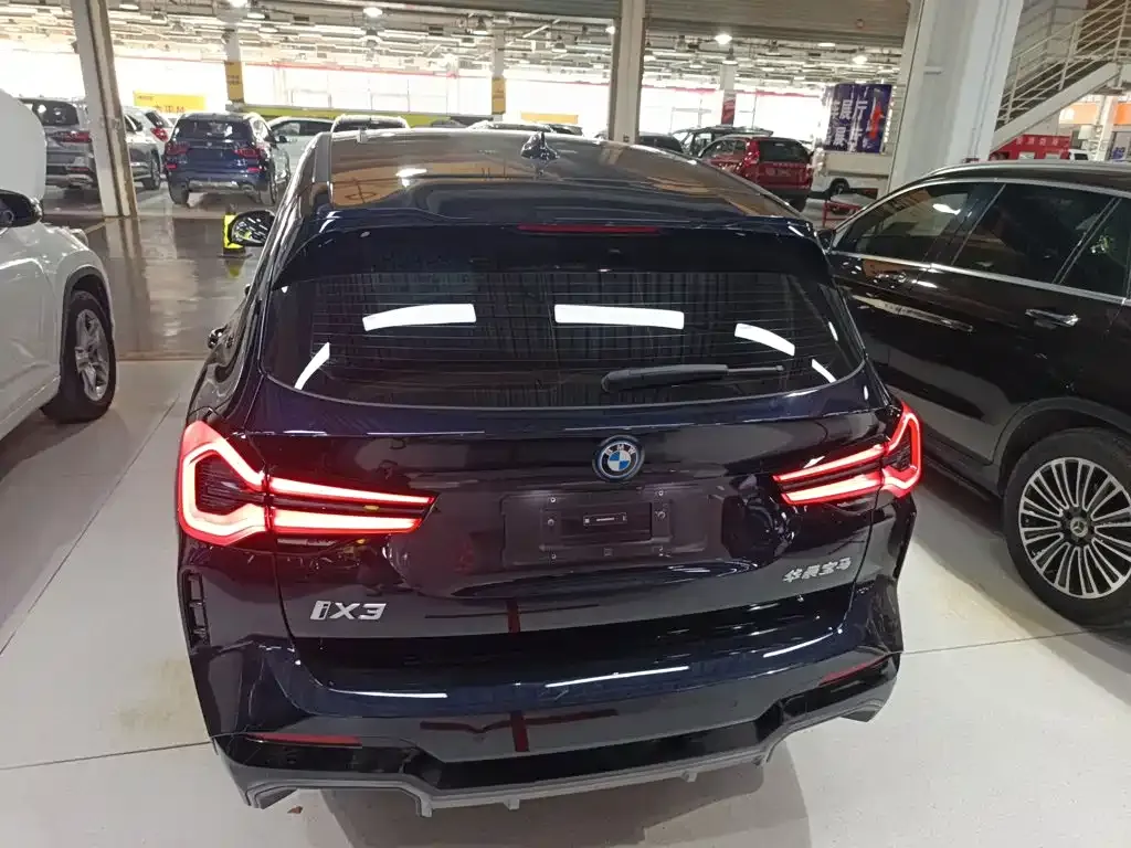 BMW iX3 — фото 10