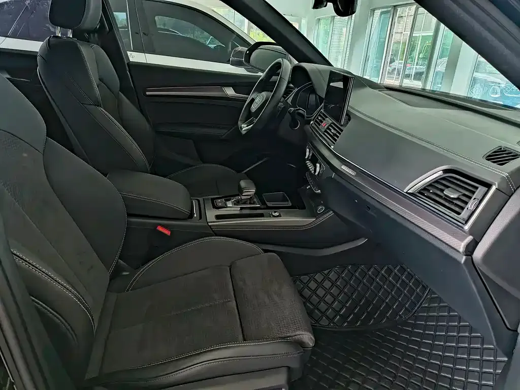 Audi Q5L Sportback — фото 9