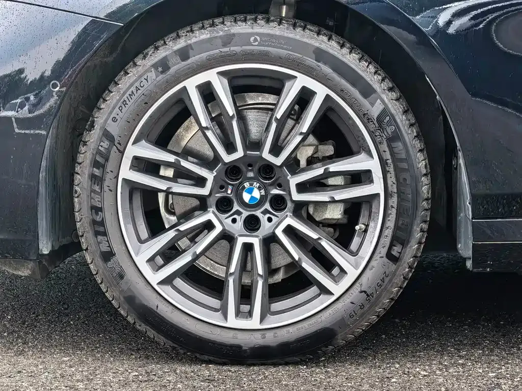 BMW 5 Series — фото 10