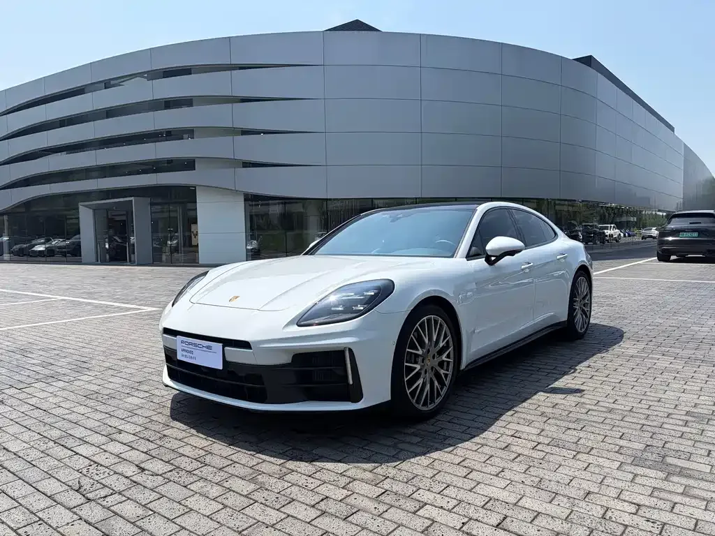 Porsche Panamera — фото 1