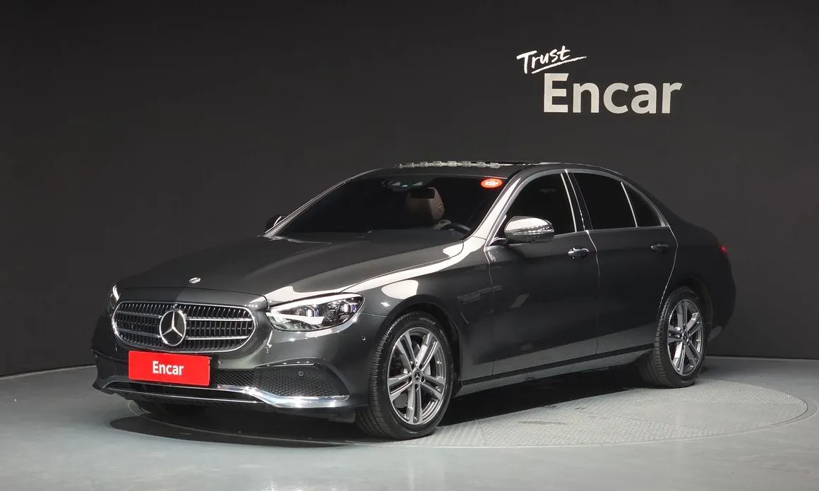 Mercedes-Benz E-Class — фото 1