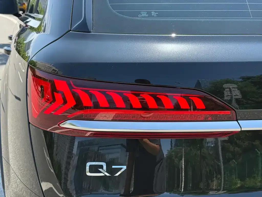 Audi Q7 2024 из CN, фото 5