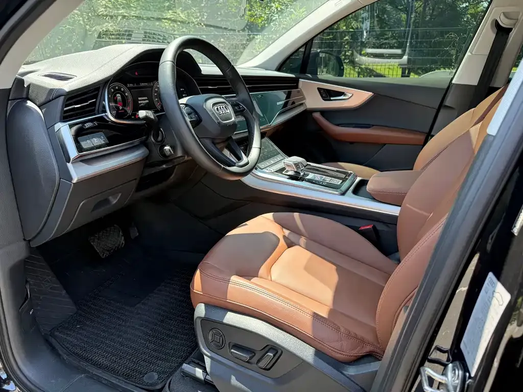 Audi Q7 2024 из CN, фото 2