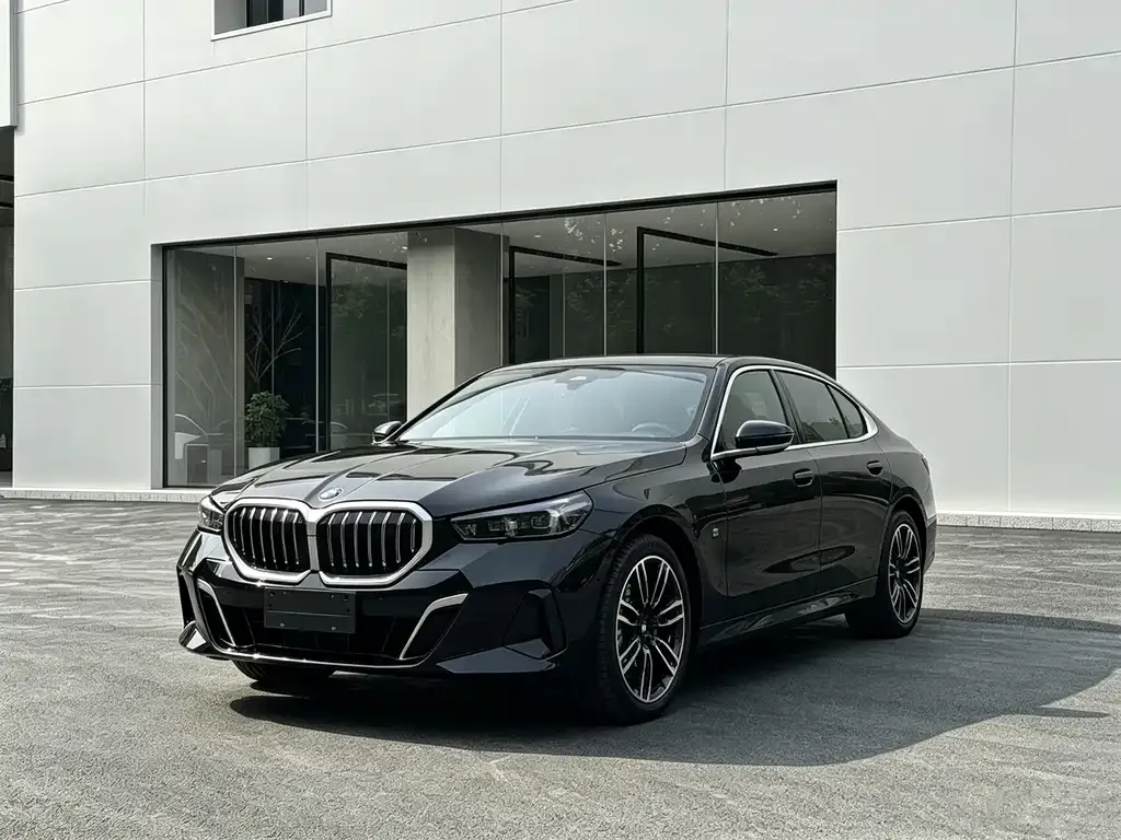 BMW 5 Series — фото 1