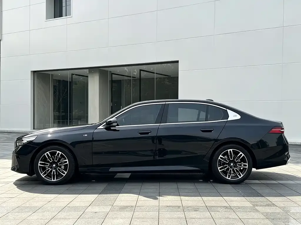 BMW 5 Series — фото 10