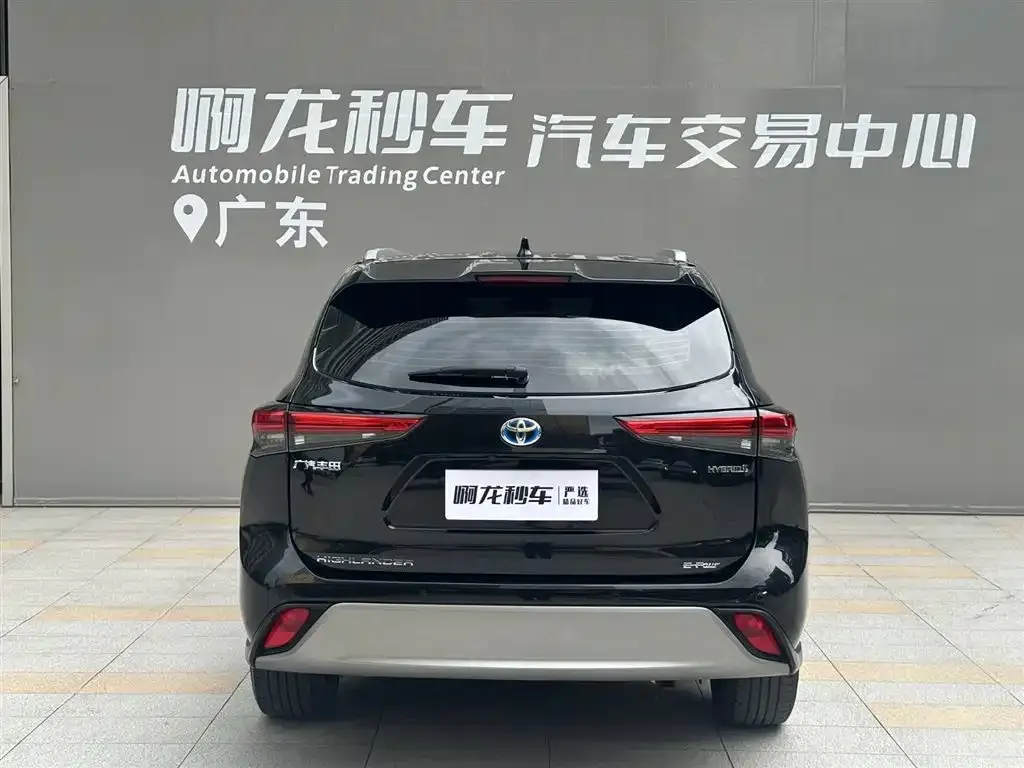 Toyota Highlander — фото 10