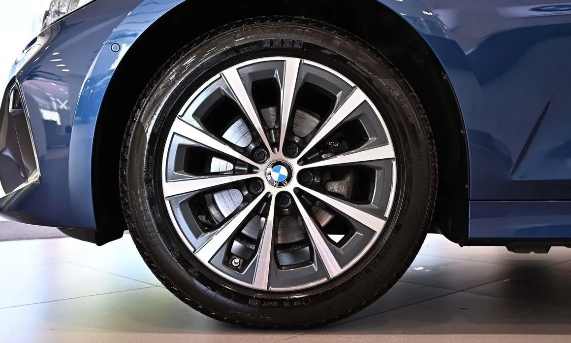 BMW 3-Series 2023 из KR, фото 8