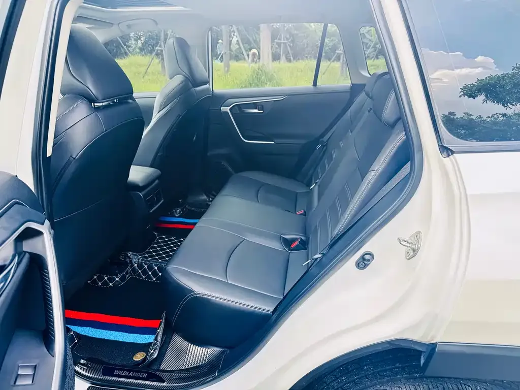 Toyota Wildlander — фото 10