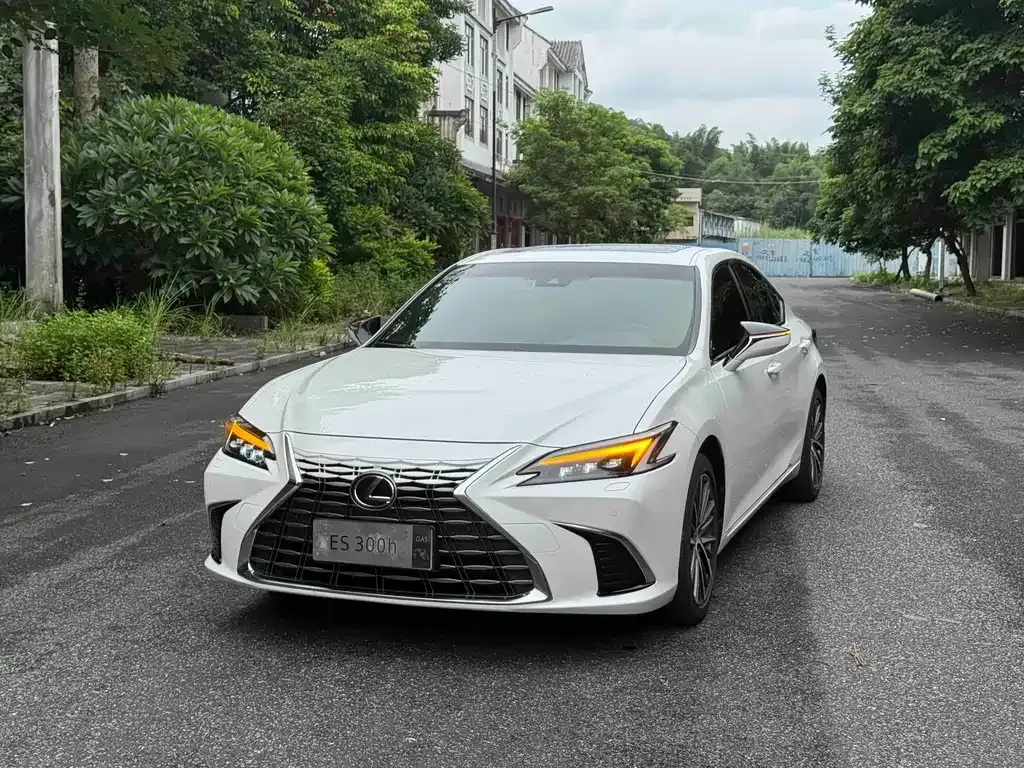 Lexus ES — фото 1
