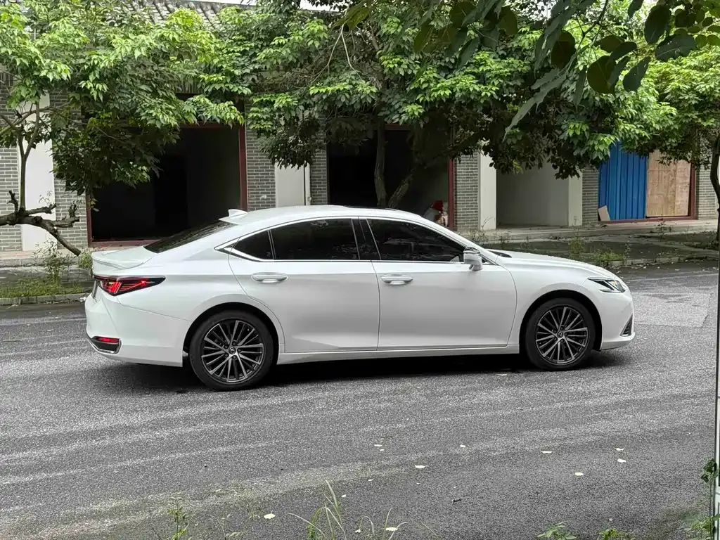 Lexus ES — фото 8