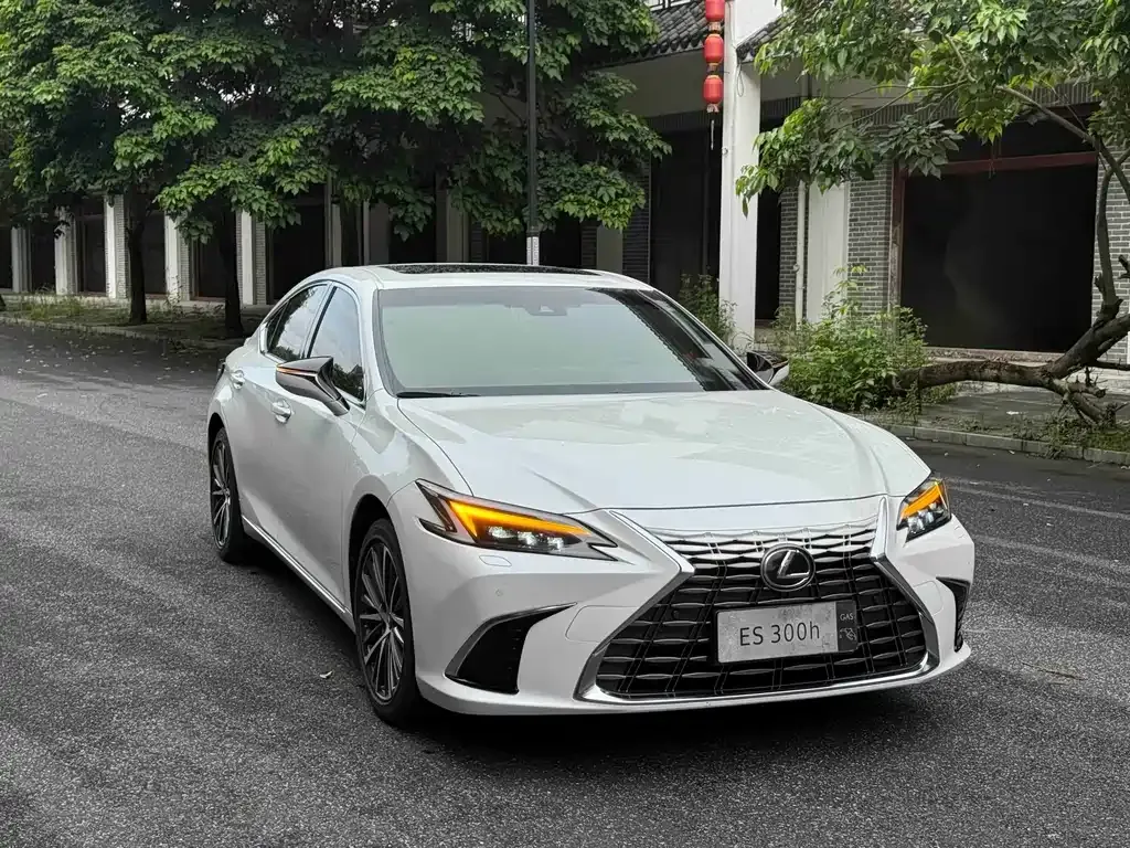 Lexus ES — фото 10