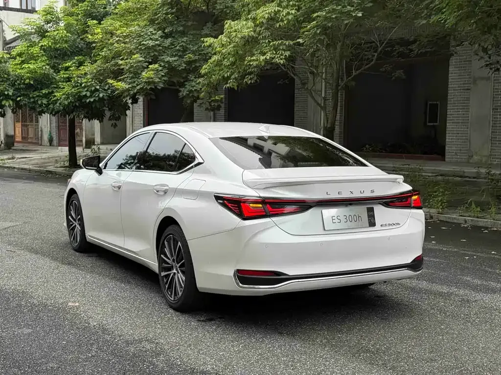 Lexus ES — фото 6