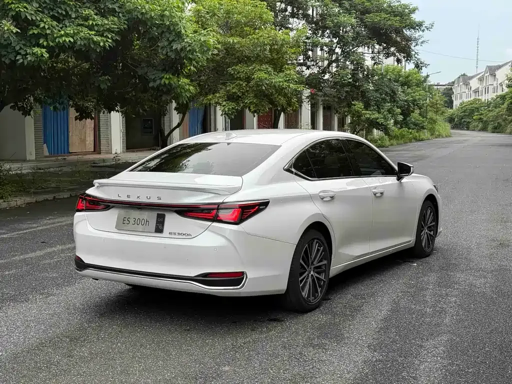 Lexus ES — фото 9