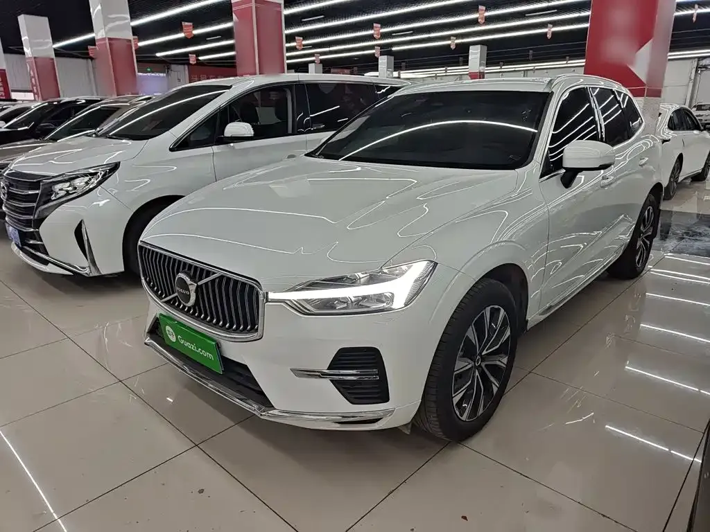 Volvo XC60 — фото 1