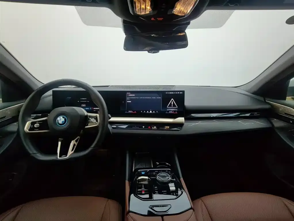 BMW i5 — фото 3