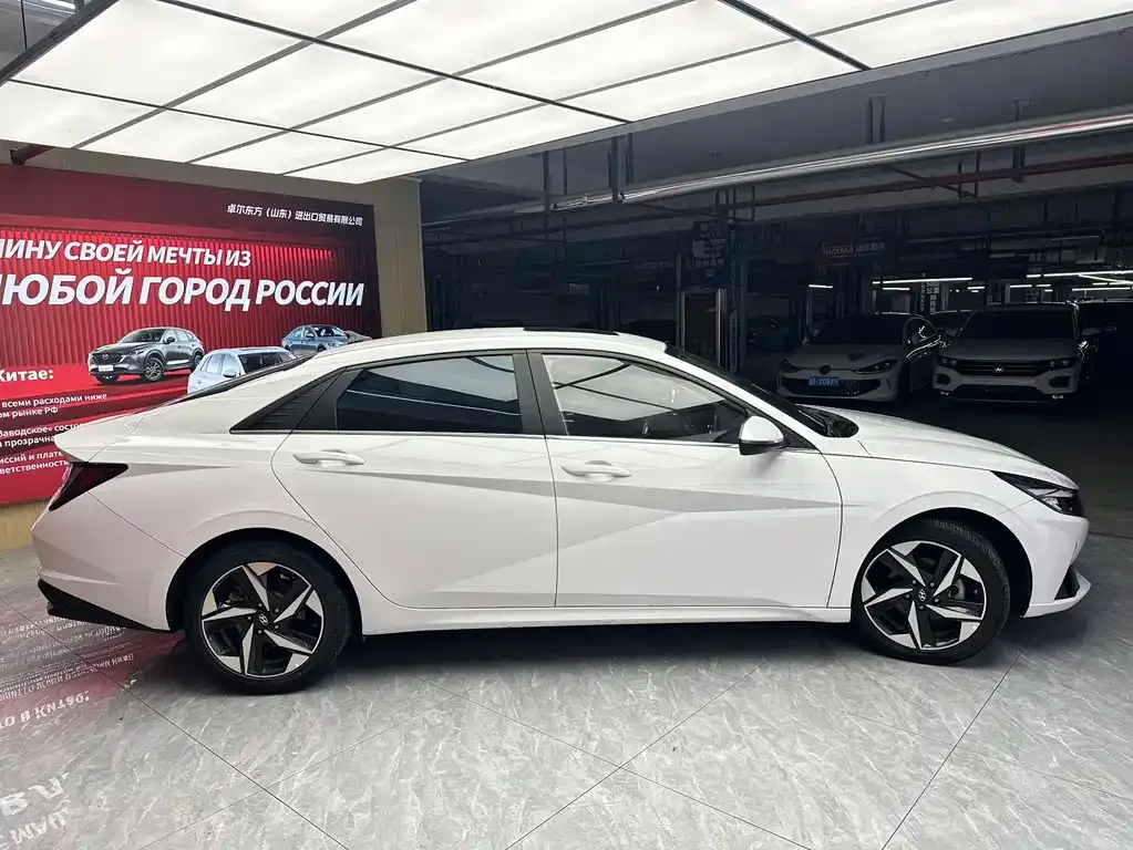 Hyundai Elantra — фото 4