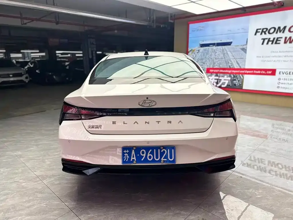 Hyundai Elantra — фото 3