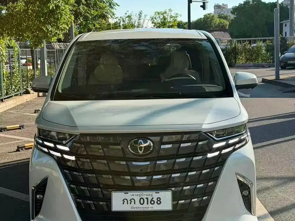 Toyota Alphard — фото 7