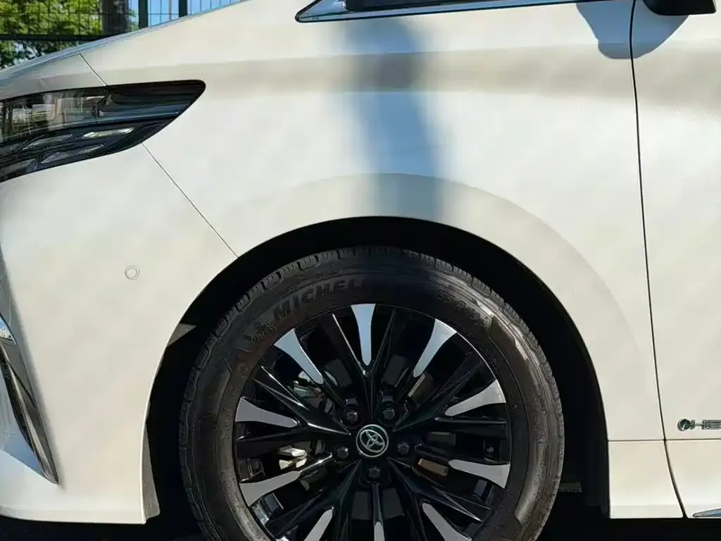 Toyota Alphard — фото 8