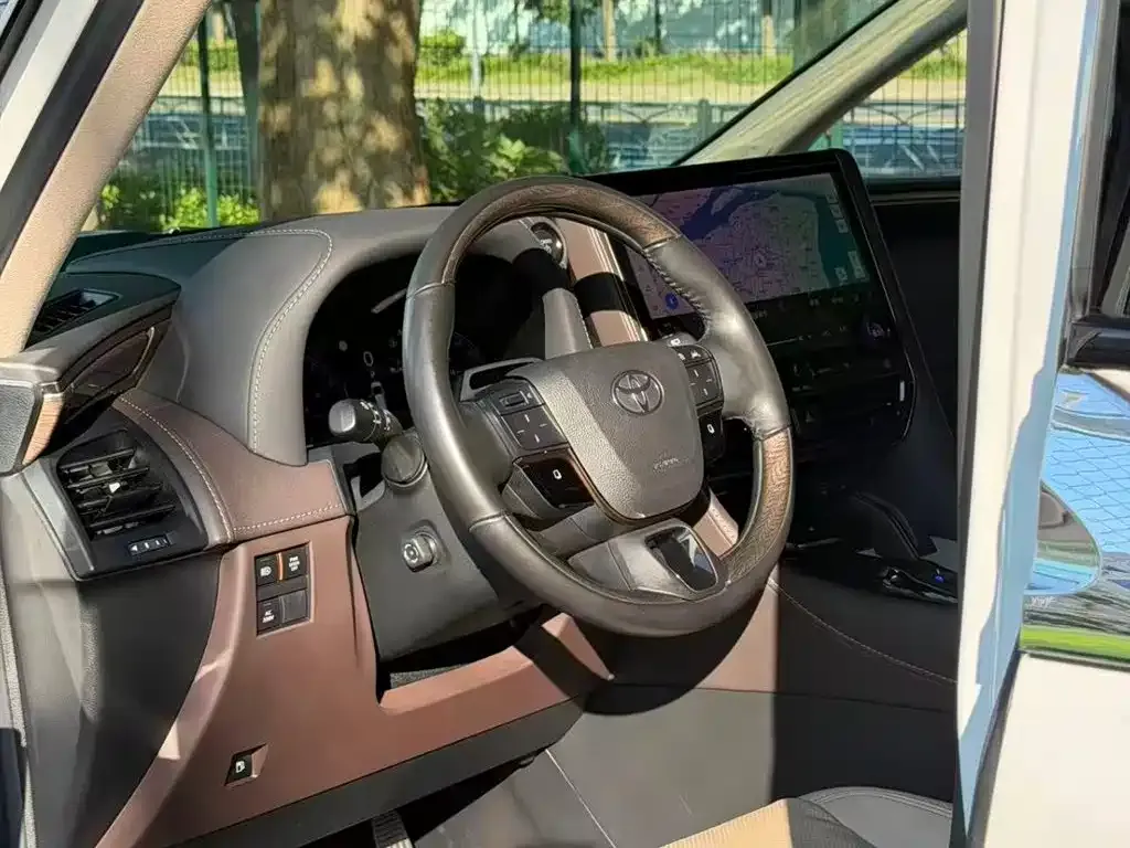 Toyota Alphard — фото 10