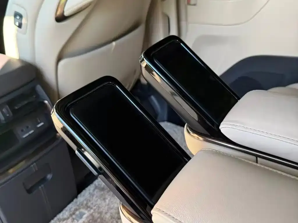 Toyota Alphard — фото 2