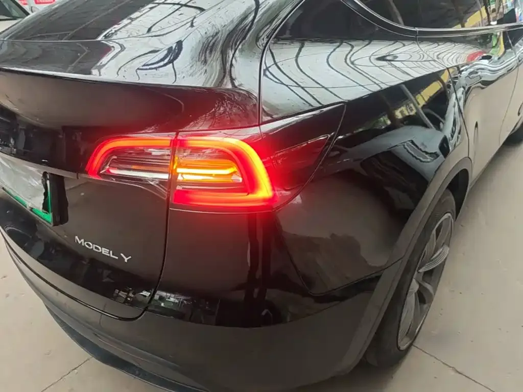 Tesla Model Y — фото 6