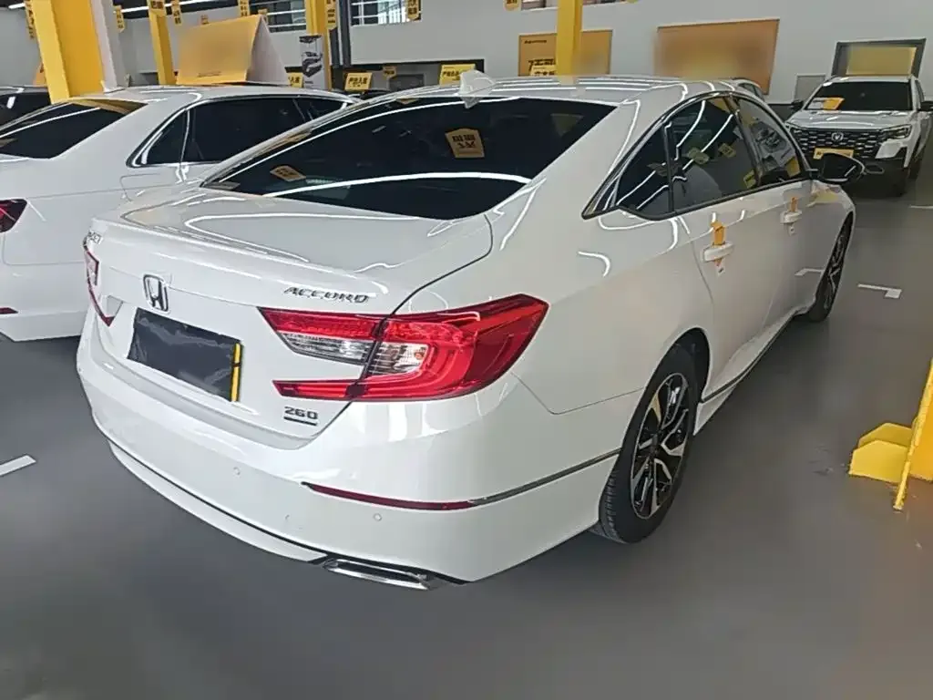 Honda Accord — фото 10