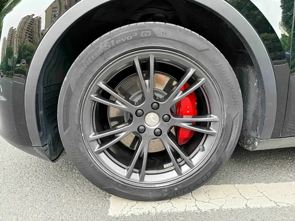 Tesla Model Y — фото 4