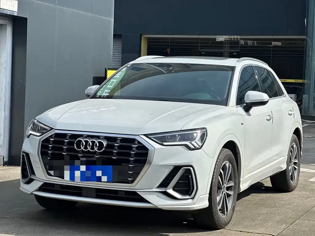 Audi Q3 — фото 1