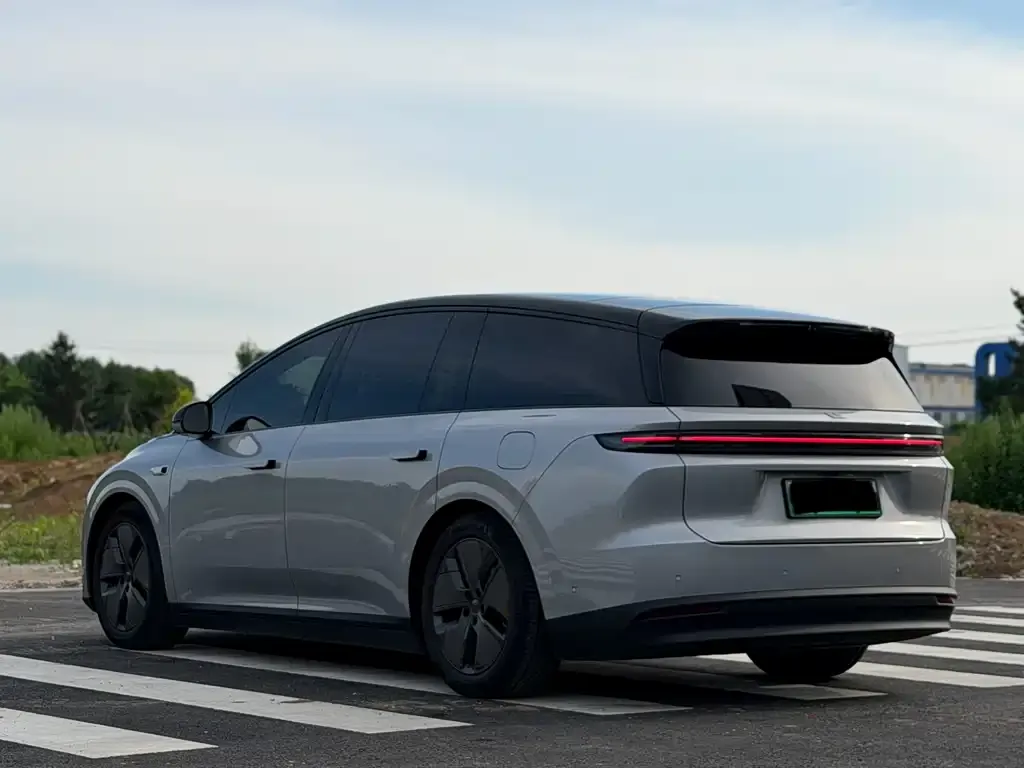 Li Auto i8 — фото 6