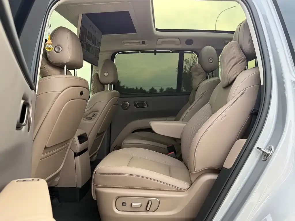 Li Auto i8 — фото 10