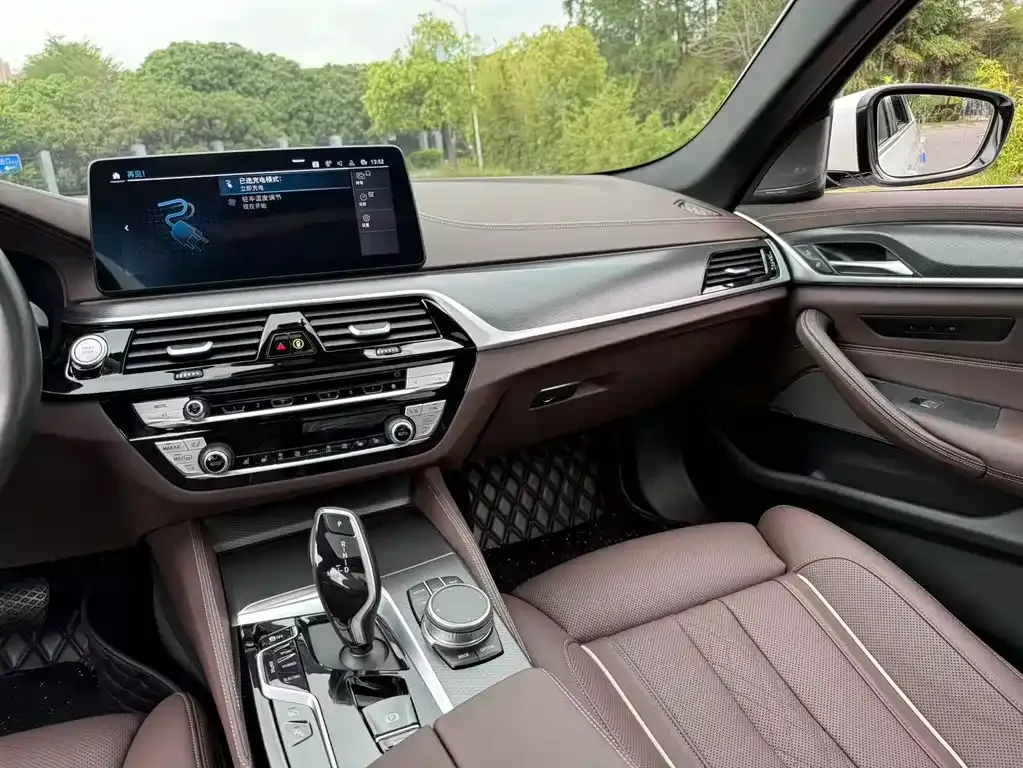 BMW 5 Series New Energy — фото 9