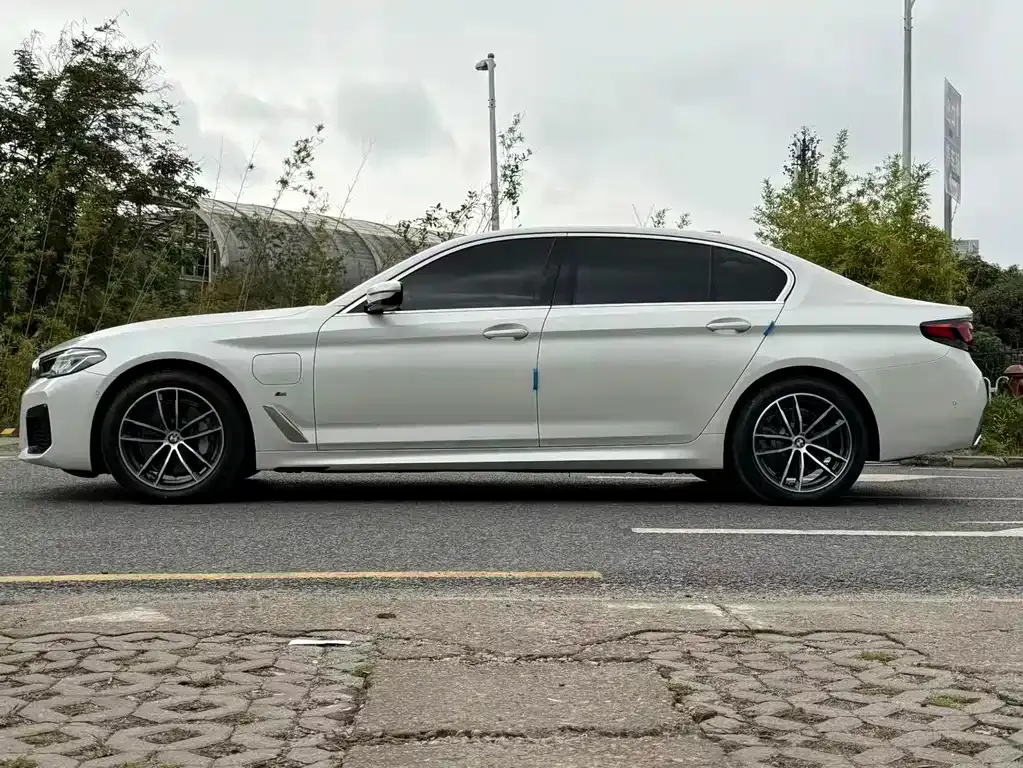 BMW 5 Series New Energy — фото 10