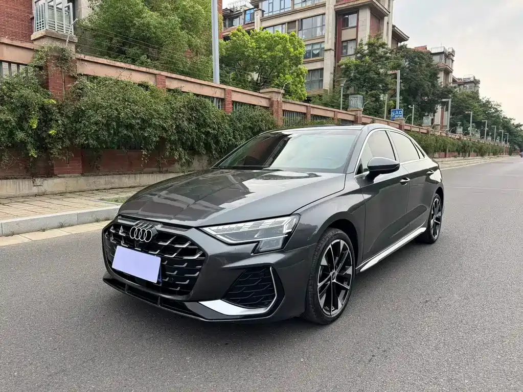 Audi A3 — фото 1