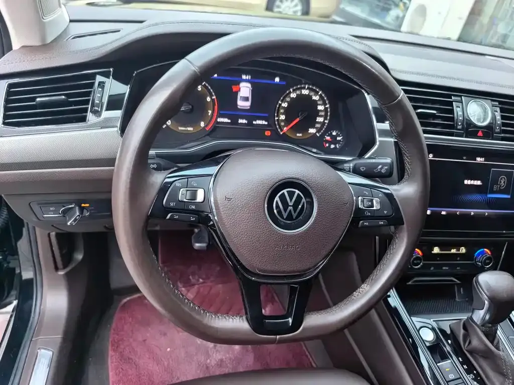 Volkswagen Phideon — фото 10