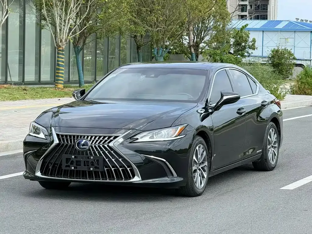 Lexus ES — фото 1