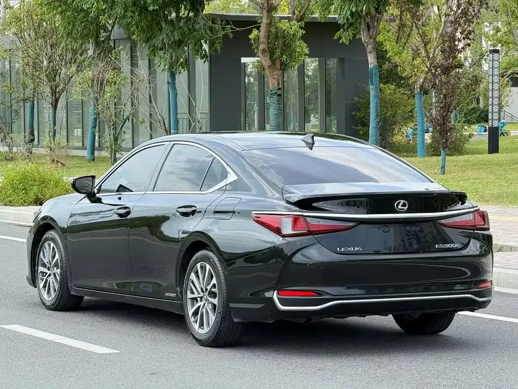 Lexus ES — фото 9
