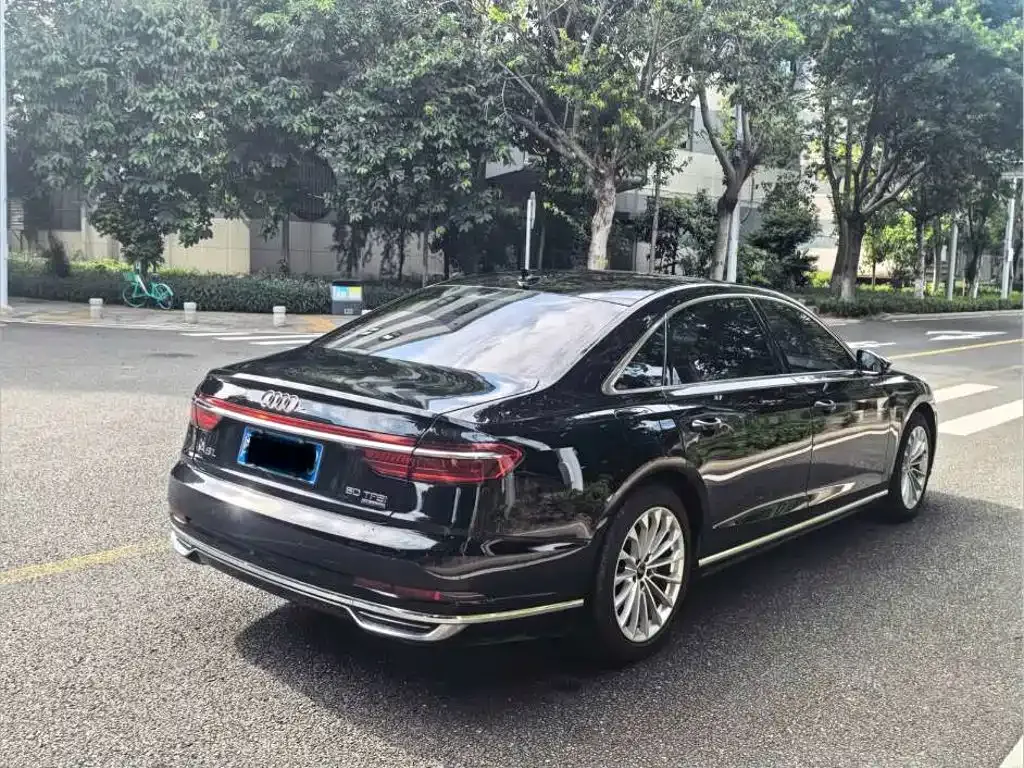 Audi A8 — фото 6