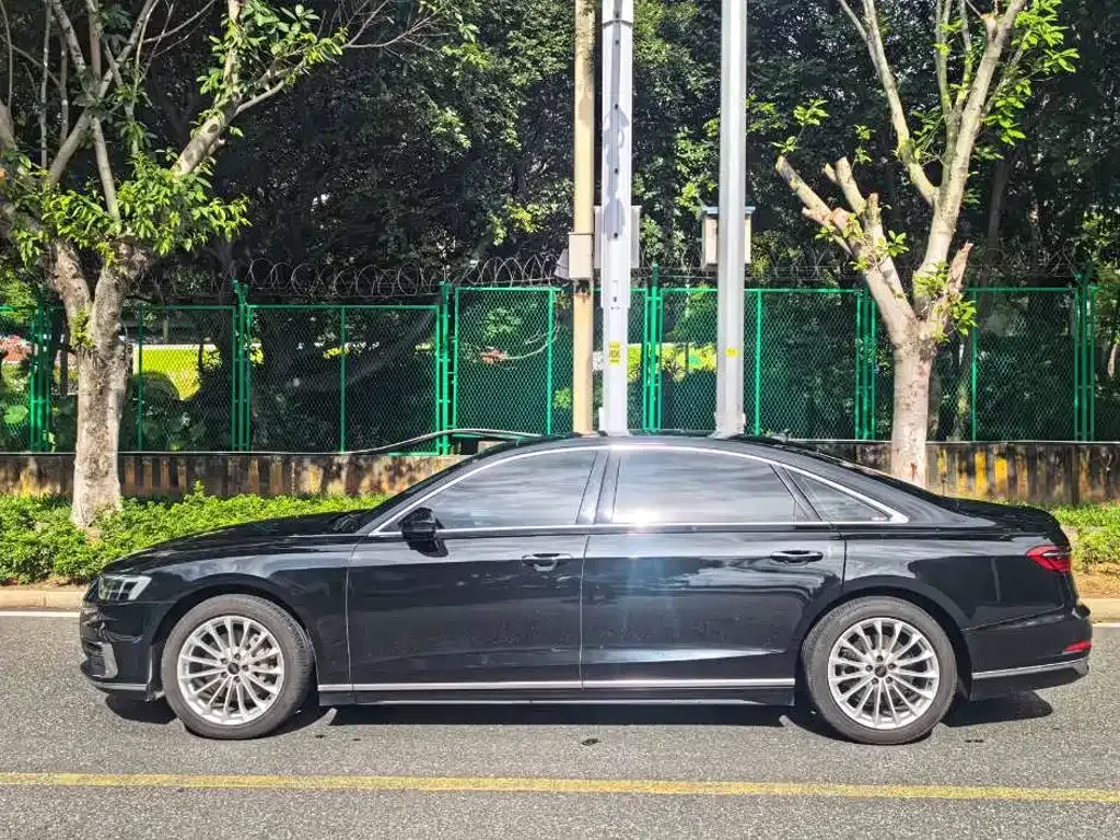 Audi A8 — фото 7