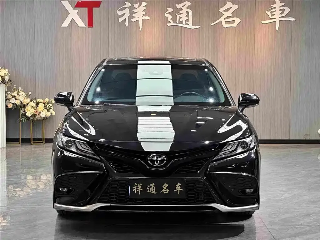 Toyota Camry — фото 5