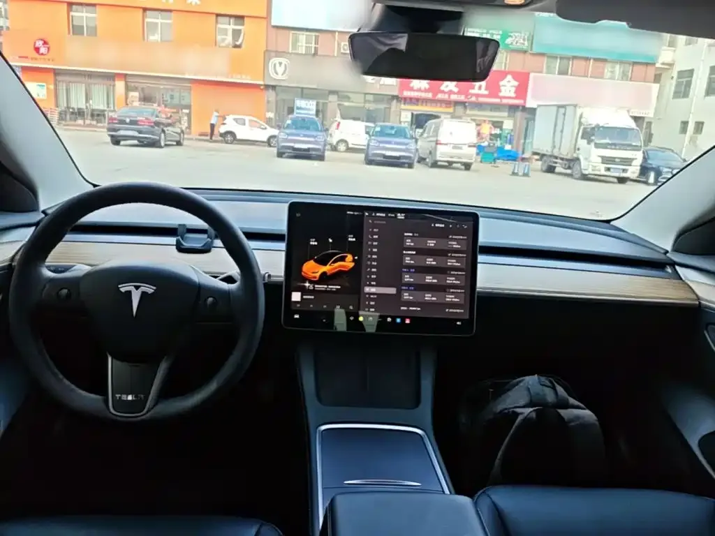 Tesla Model 3 — фото 3