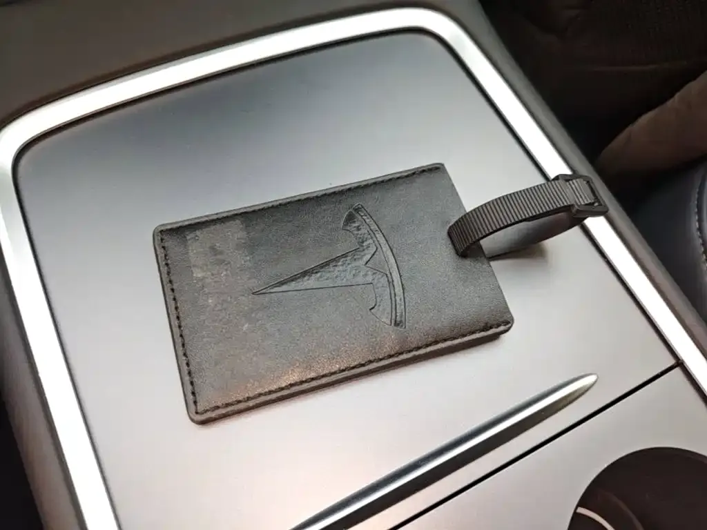 Tesla Model 3 — фото 10